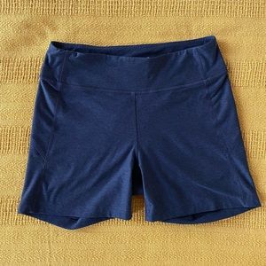 Outdoor Voices size L bike short